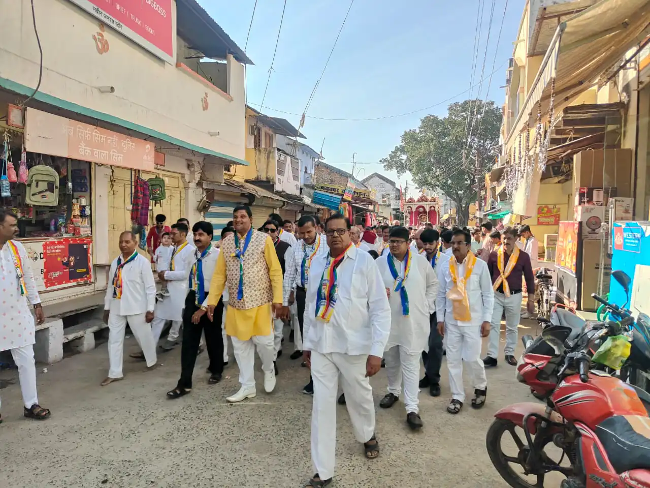 धूमधाम से निकली जैन समाज की रथ यात्रा