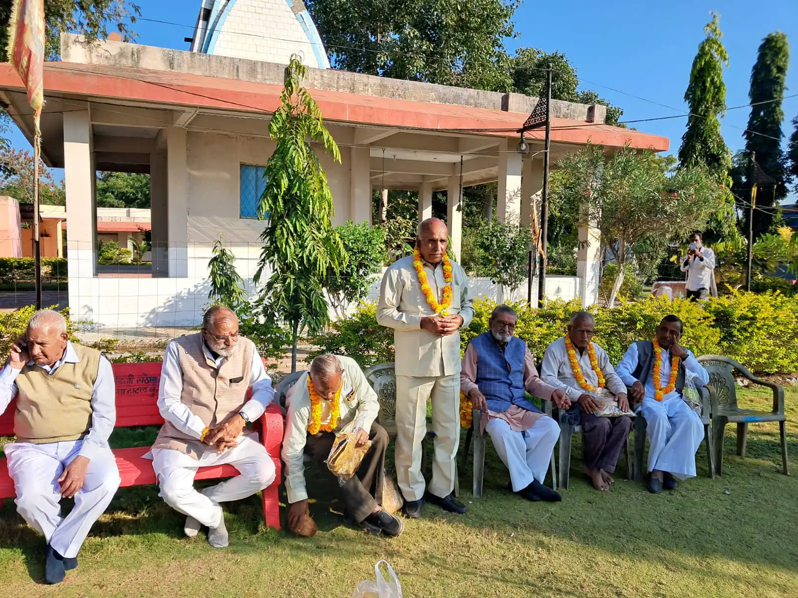 राष्ट्रीय पेंशनर्स दिवस पर वरिष्ठ पेंशनरों का सम्मान किया गया। राष्ट्रीय पेंशनर्स दिवस पर वरिष्ठ पेंशनरों का सम्मान किया गया।