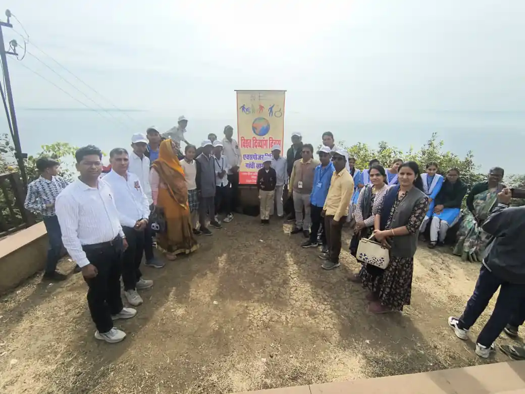 जिले के शासकीय विद्यालयों के दिव्यांग विद्यार्थियो ने किया गांधी सागर बांध व केदारेश्वर मंदिर का एक्सपोजर विजिट 