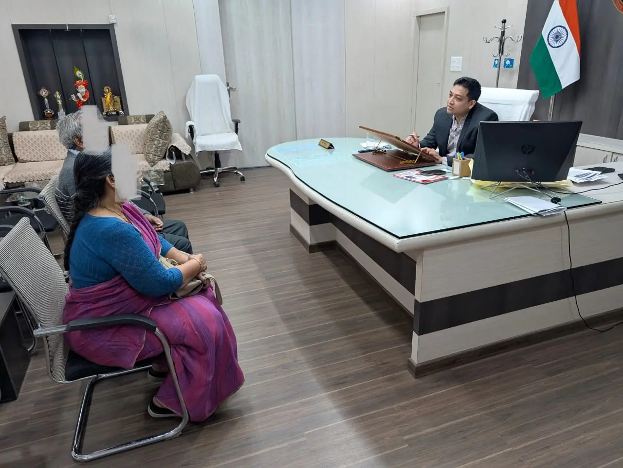 सायबर सेल नीमच की सक्रियता से बुजुर्ग दंपत्ति के बचे 60 लाख रूपये*, *मनी लांड्रिग केस के नाम पर बुजुर्ग दंपत्ति को किया था डिजिटल अरेस्ट*