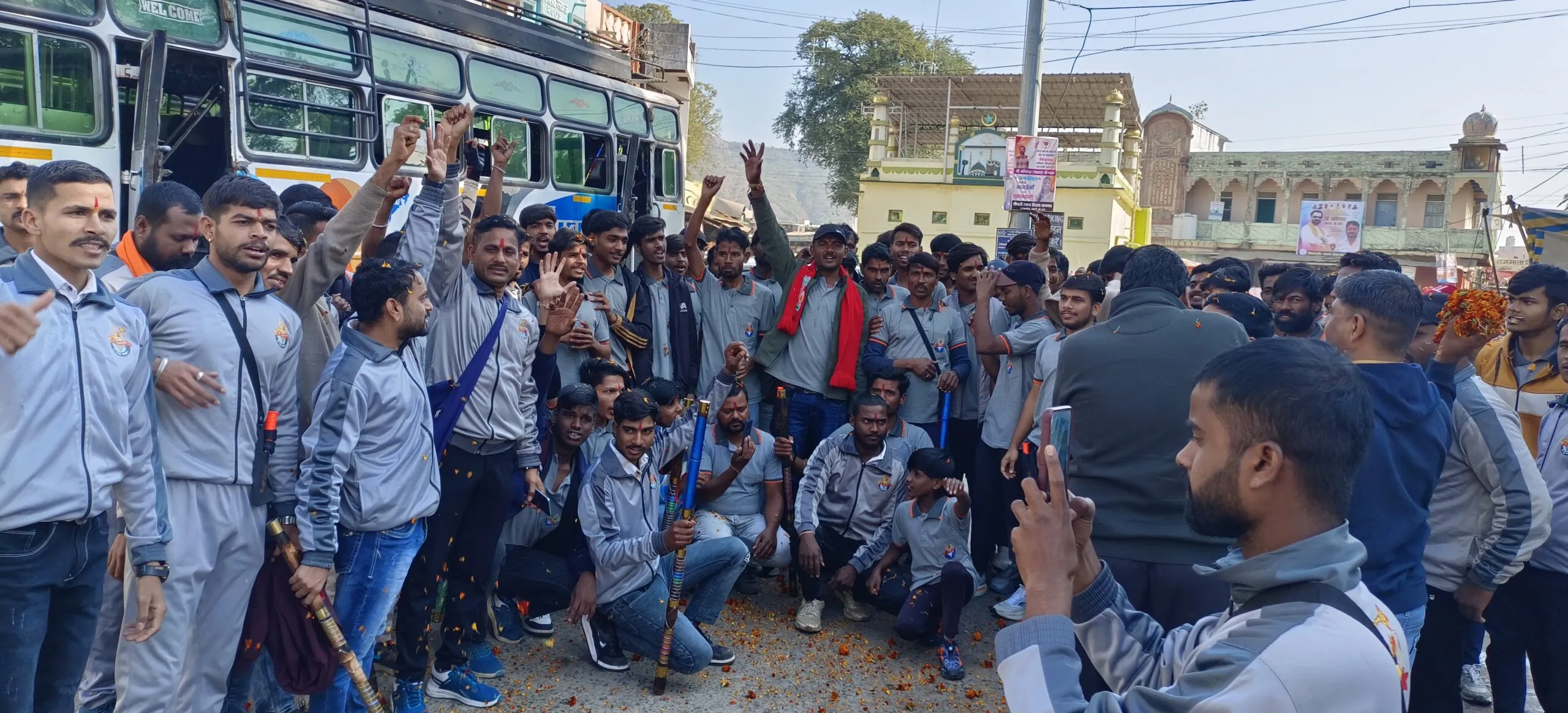 *विहिप बजरंग दल का शौर्य संचलन रामपुरा से बजरंगियों का दल हुआ नीमच के लिए रवाना, राष्ट्रीय कवि मुकेश मोलवा का होगा उद्बोधन*