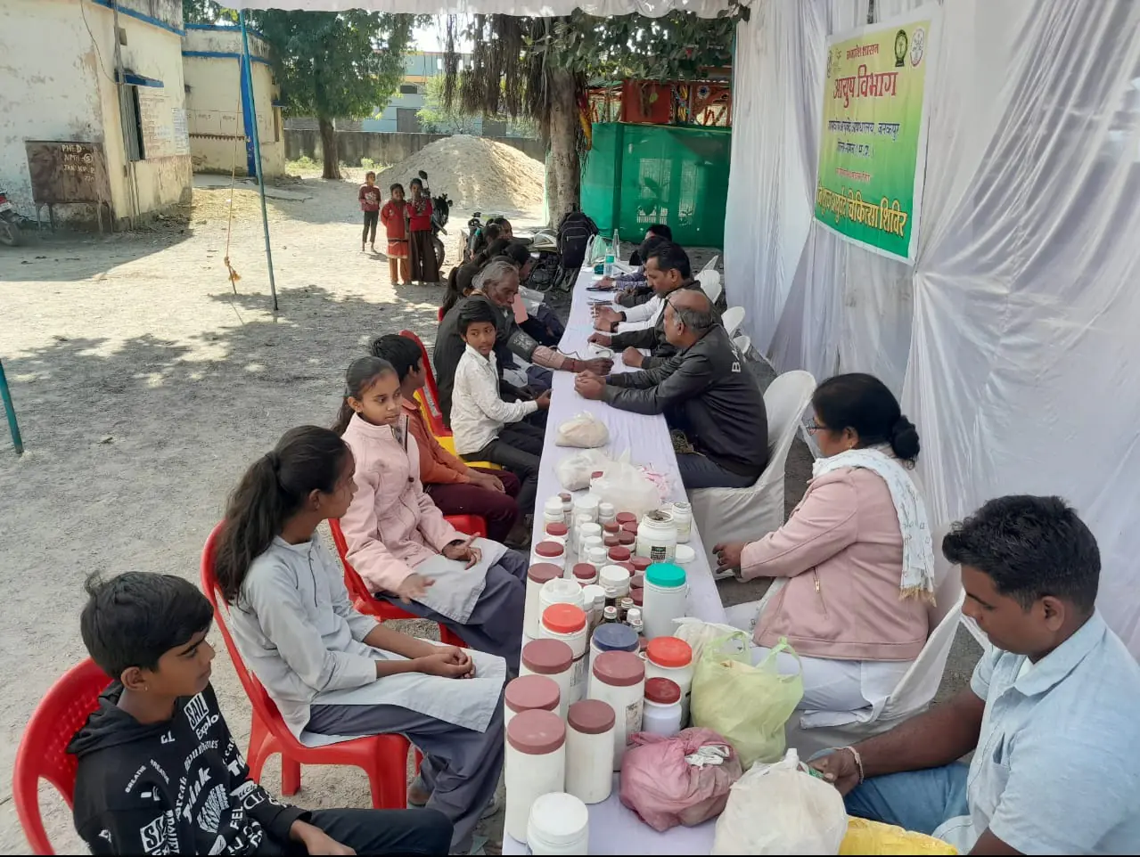 जनकपुर में नि:शुल्‍क आयुर्वेद चिकित्‍सा शिविर सम्‍पन्‍न