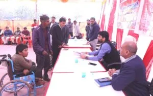 //प्रशासन गांव की ओर अभियान// कलेक्‍टर श्री चंद्रा, कराडिया महाराज के विशेष राजस्‍व शिविर में ग्रामीणों से रूबरू हुए ग्रामीणों की सुनी समस्‍याएं, त्‍वरित निराकरण के दिए निर्देश