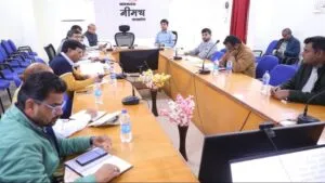 सभी नगरीय निकाय निराश्रित पशुओं को उचित देखभाल के लिए गौशालाओं में भिजवाएं