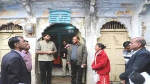 //प्रशासन गांव की ओर अभियान// कलेक्‍टर ने किया नीमच में विशेष टीकाकरण शिविरों का निरीक्षण