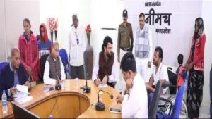 कलेक्‍टर ने दिव्‍यांग पंकज को दिव्‍यांगता प्रमाण पत्र बनाकर, स्‍वरोजगार के लिए मदद करने के दिए निर्देश