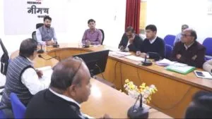 दुग्‍ध समृद्धि अभियान नीमच के तहत नये मिल्‍क रूट तैयार करें- श्री चंद्रा कलेक्‍टर ने दिए नई दुग्‍ध समितियां गठित करने के निर्देश
