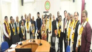 सेवानिवृत्‍त शासकीय सेवकों को उनके स्‍वत्‍वों के त्‍वरित भुगतान किया जा रहा है- श्री चंद्रा कलेक्‍टर ने किया 18 सेवानिवृत्‍त शासकीय सेवकों का सम्‍मान