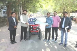 कलेक्‍टर ने बागवानी यंत्रीकरण योजना तहत किसान श्री पाटीदार ने प्रदान किया मिनी ट्रेक्‍टर