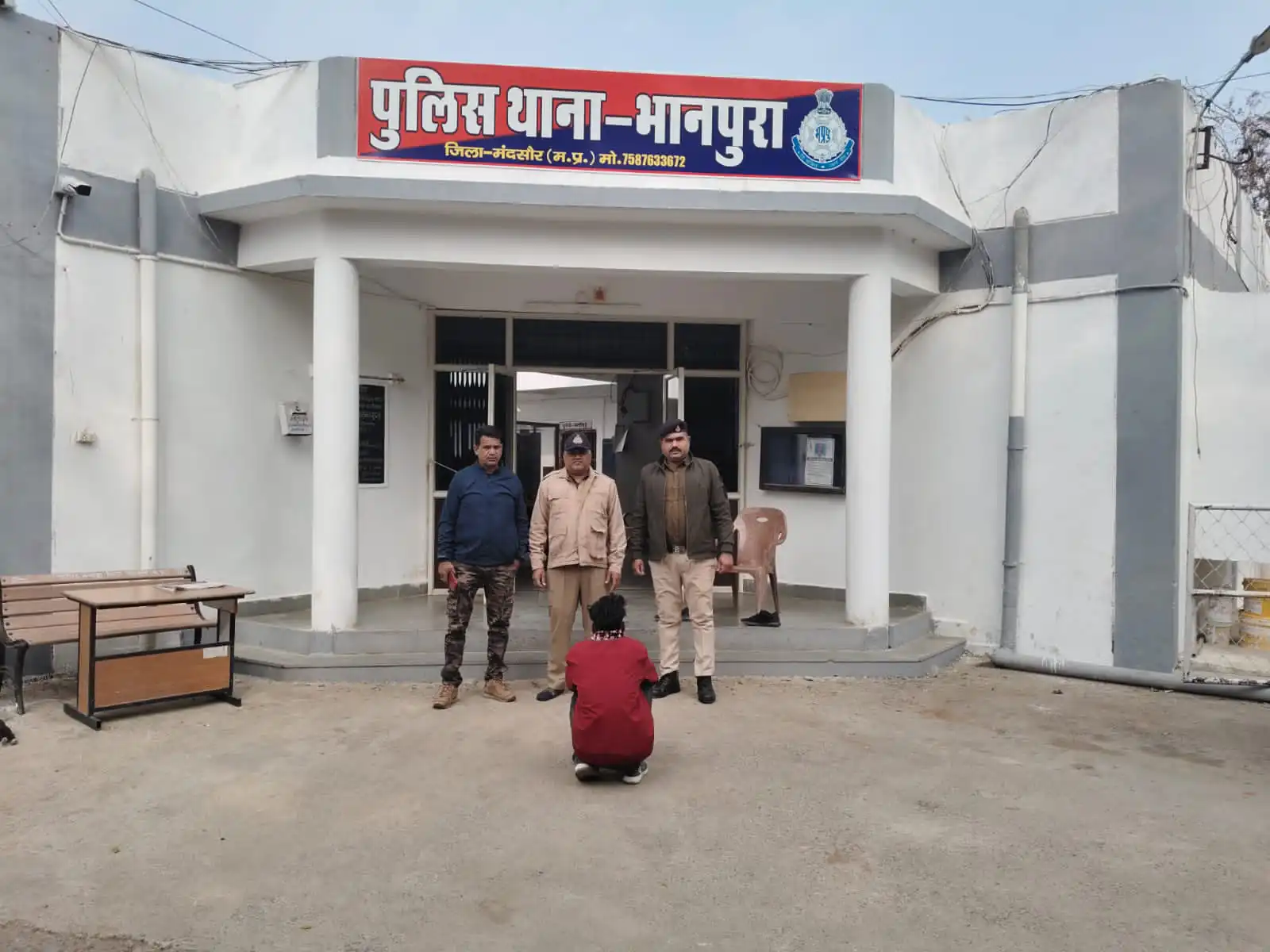 थाना भानपुरा की बडी कार्यवाही, बोलेरो पीकअप वाहन से अवैध परिवहन की जा रही 1020 किलो मछली किमती 1 लाख 2 हजार रुपये की अवैध मछली जप्त कर आरोपीगणो को पकडा । थाना भानपुरा की बडी कार्यवाही, बोलेरो पीकअप वाहन से अवैध परिवहन की जा रही 1020 किलो मछली किमती 1 लाख 2 हजार रुपये की अवैध मछली जप्त कर आरोपीगणो को पकडा ।