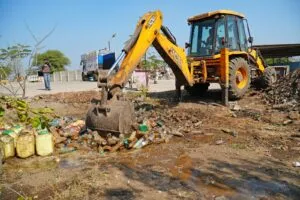 आबकारी विभाग नीमच द्वारा लाखों की जप्तशुदा शराब का नष्टीकरण किया गया*