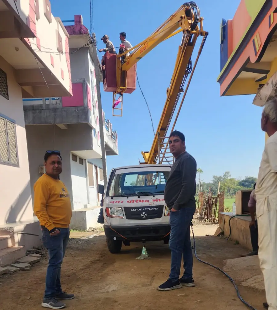 वार्ड पार्षद ने त्वरित सक्रियता से लगवाई लाईटें