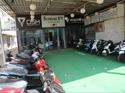 //सफलता की कहानी// मुख्‍यमंत्री उद्यम क्रांति योजना का लाभ लेकर आत्‍मनिर्भर बने निति‍न नीमच में ई.वी.वाहनों के शोरूम का सफल संचालन कर, आठ युवाओं को दे रहे है रोजगार