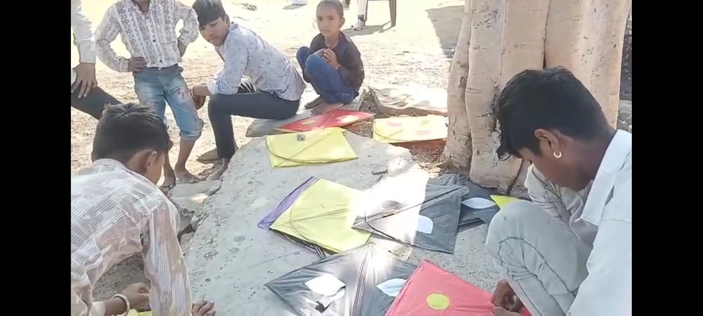 बड़ोदिया का डेरा स्कूल में बच्चों को पतंग वितरण,