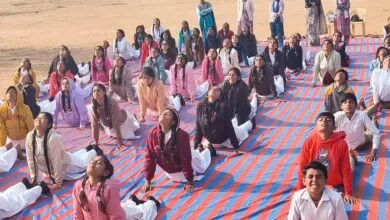 योग कार्यक्रम कि विविध गतिविधियों का प्रदर्शन व संचालन कर युवा महोत्सव मनाया गया