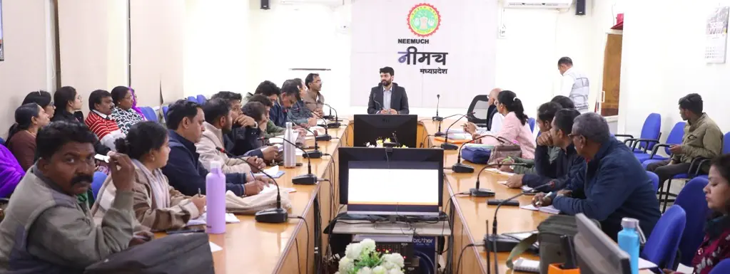 अति उच्‍च जोखिम वाली गर्भवती महिलाओं का बेहतर प्रबंधन सुनिश्चित करें- श्री चंद्रा मातृ मृत्‍यु समीक्षा बैठक में कलेक्‍टर ने दिए निर्देश