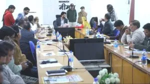 Neemuch Jansunwai: कलेक्टर हिमांशु चंद्रा ने सुनी जनता की समस्याएं, छात्रावास वार्डन पर कार्रवाई और पीड़ित किसान परिवार को राहत, Citizen Friendly -1