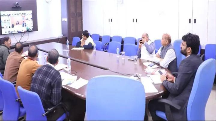 सभी बीएलओ नये मतदाताओं को फार्म -6 भरवाने में सहयोग करें श्री झा मुख्‍य निर्वाचन पदाधिकारी ने की मतदाता सूची के गहन पुनरीक्षण कार्य की समीक्षा