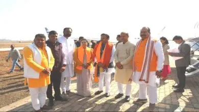 उप मुख्यमंत्री राजेंद्र शुक्ल का नीमच हवाई पट्टी पर आगमन, जनप्रतिनिधियों और प्रशासनिक अधिकारियों ने किया आत्मीय स्वागत उप मुख्यमंत्री राजेंद्र शुक्ल का नीमच हवाई पट्टी पर आगमन, जनप्रतिनिधियों और प्रशासनिक अधिकारियों ने किया आत्मीय स्वागत