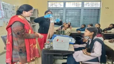 नीमच जिले के ग्रामीण क्षेत्रों में ‘’स्‍वच्‍छ पेयजल अभियान तेजी से जारी: पेयजल स्‍त्रोतों का क्‍लोरिनेशन और नियमित लेब टेस्टिंग जारी