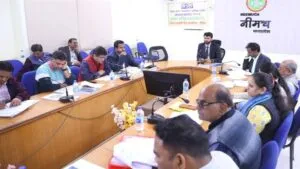 संकल्‍प से समाधान अभियान में घर-घर सर्वे में शेष शतप्रतिशत हितग्राहियों के प्रधानमंत्री जीवन ज्‍योति बीमा एवं जीवन सुरक्षा बीमा योजनाओं के फार्म भरवाए-श्री चंद्रा सभी स्‍वरोजगार योजनाओं में इस माह अंत तक शतप्रतिशत लक्ष्‍यअनुरूप प्रकरणों में स्‍वीकृति एवं ऋण वितरण करें-कलेक्‍टर