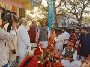 भूत भावन भूतेश्वर नाथ निकले शाही सवारी के साथ नगर भ्रमण पर* *विधि विधान से सम्पन्न हुआ शिव पार्वती का विवाह* *शाही सवारी मे भक्तों का उमड़ा जबरदस्त सैलाब*