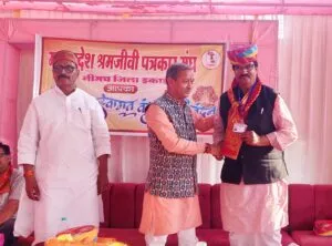 मध्यप्रदेश श्रमजीवी पत्रकार संघ का कार्ड वितरण कार्यक्रम सम्पन्न हुआ* 5 मध्यप्रदेश श्रमजीवी पत्रकार संघ का कार्ड वितरण कार्यक्रम सम्पन्न हुआ*