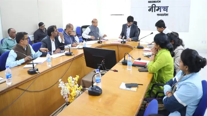 संकल्प से समाधान अभियान: नीमच जिले में 7889 आवेदन, 5286 का निराकरण, लंबित प्रकरणों पर कलेक्टर सख्त