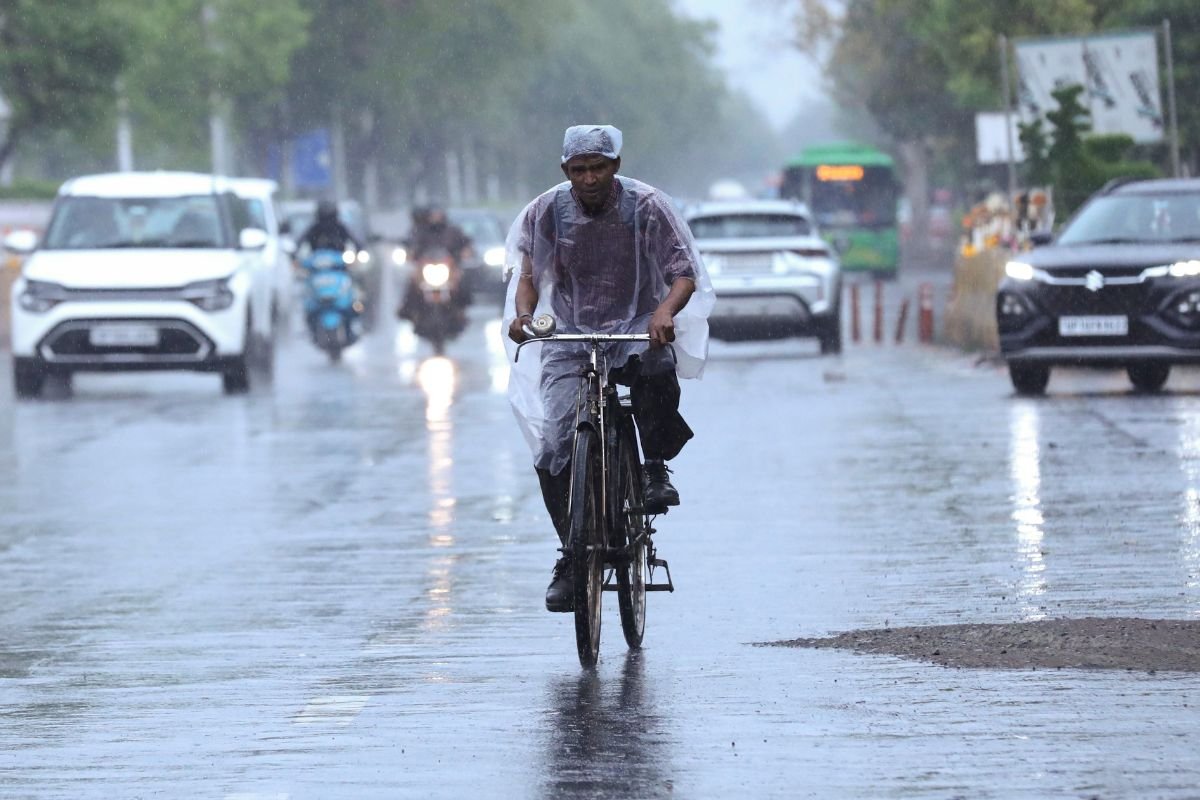 दिल्ली में आज बारिश की संभावना, आंधी-तूफान की चेतावनी