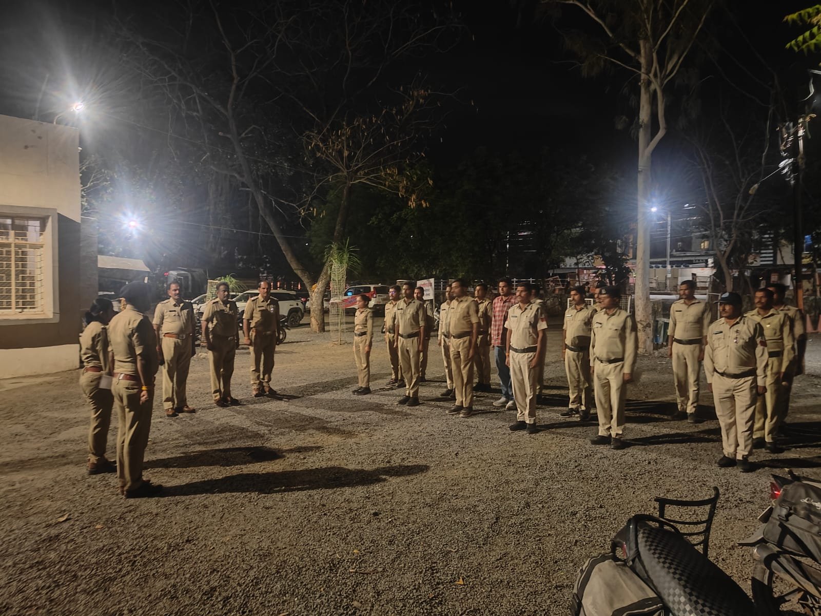 नीमच पुलिस की प्रभावी कार्यवाही रात्रि में कॉम्बिंग गश्त के दौरान 165 गैर जमानती वारंट तामील, मायनर एक्ट के अंतर्गत आबकारी अधिनियम के अंतर्गत 18 प्रकरणों में कार्यवाही