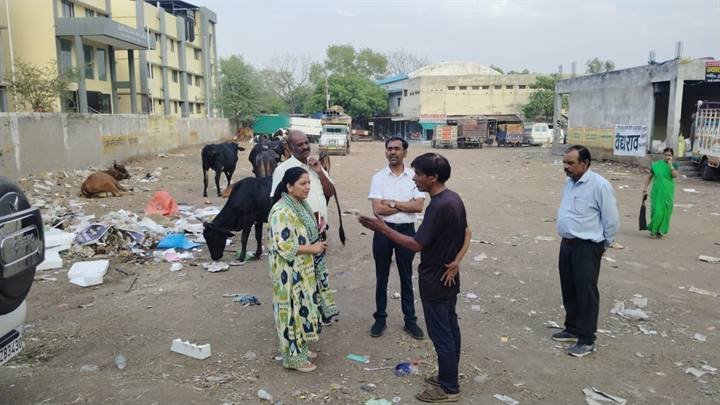 डिप्टी कलेक्टर श्री जैन ने किया नीमच में कचरा पॉइंटों का निरीक्षण