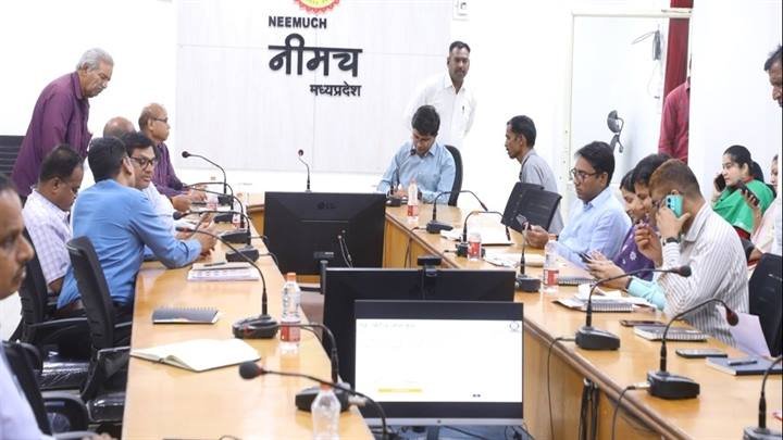 जिला पंचायत सीईओ एवं एडीएम ने की जनसुनवाई - 83 आवेदकों की सुनी समस्‍याएं