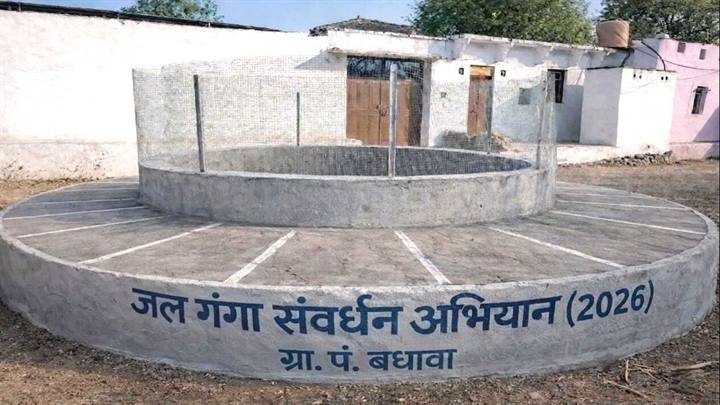ग्राम देवरिया में पेयजल कुएं की साफ-सफाई करवाई